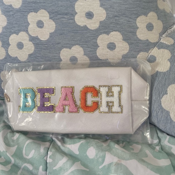 ‘BEACH’ glitter bling cosmetic bag. - Picture 4 of 4